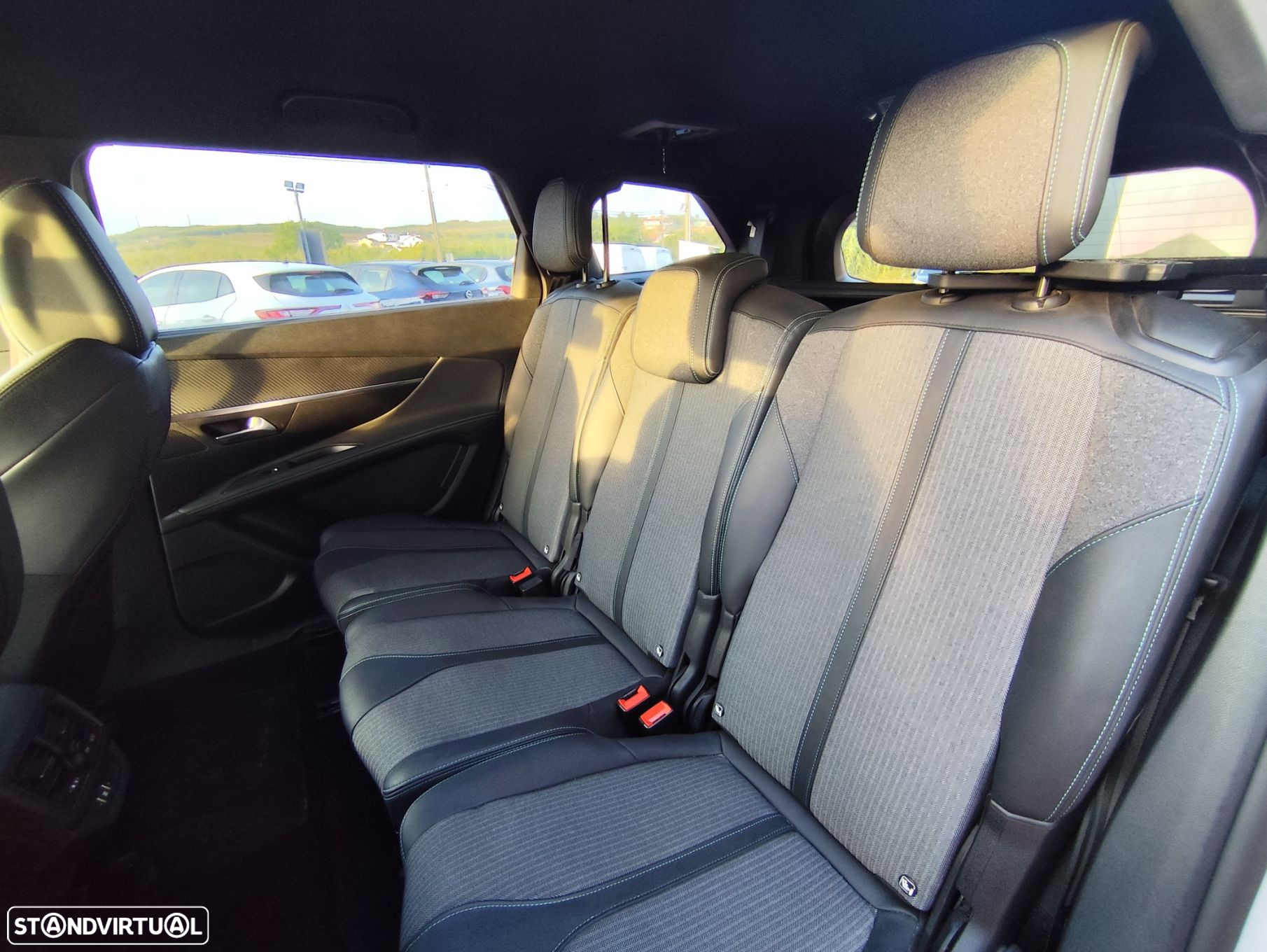 Peugeot 5008 1.2 PureTech Allure Pack EAT8 - 29