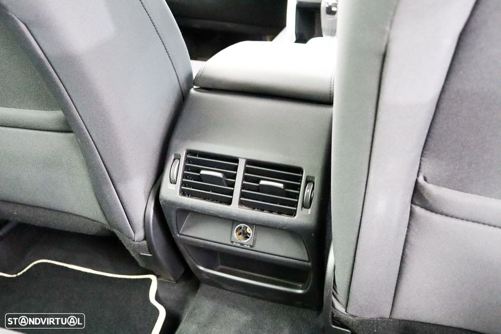 Land Rover Discovery Sport P300e Dynamic SE - 34