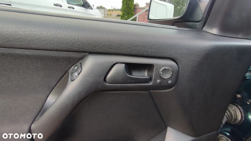 Volkswagen Golf 1.8 GL - 11