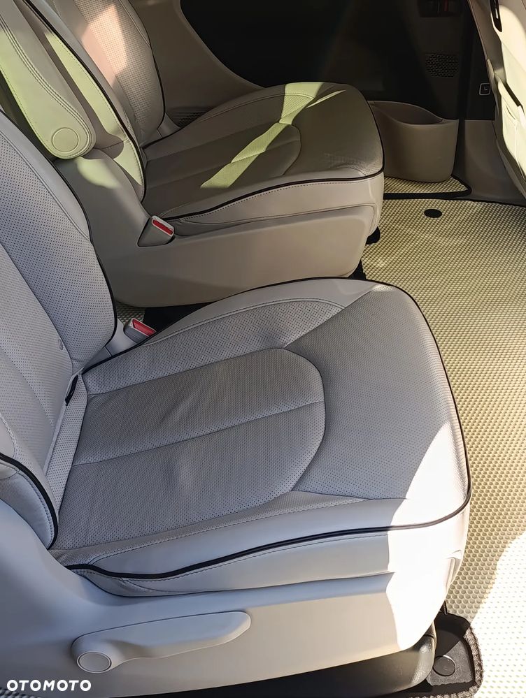Chrysler Pacifica - 20