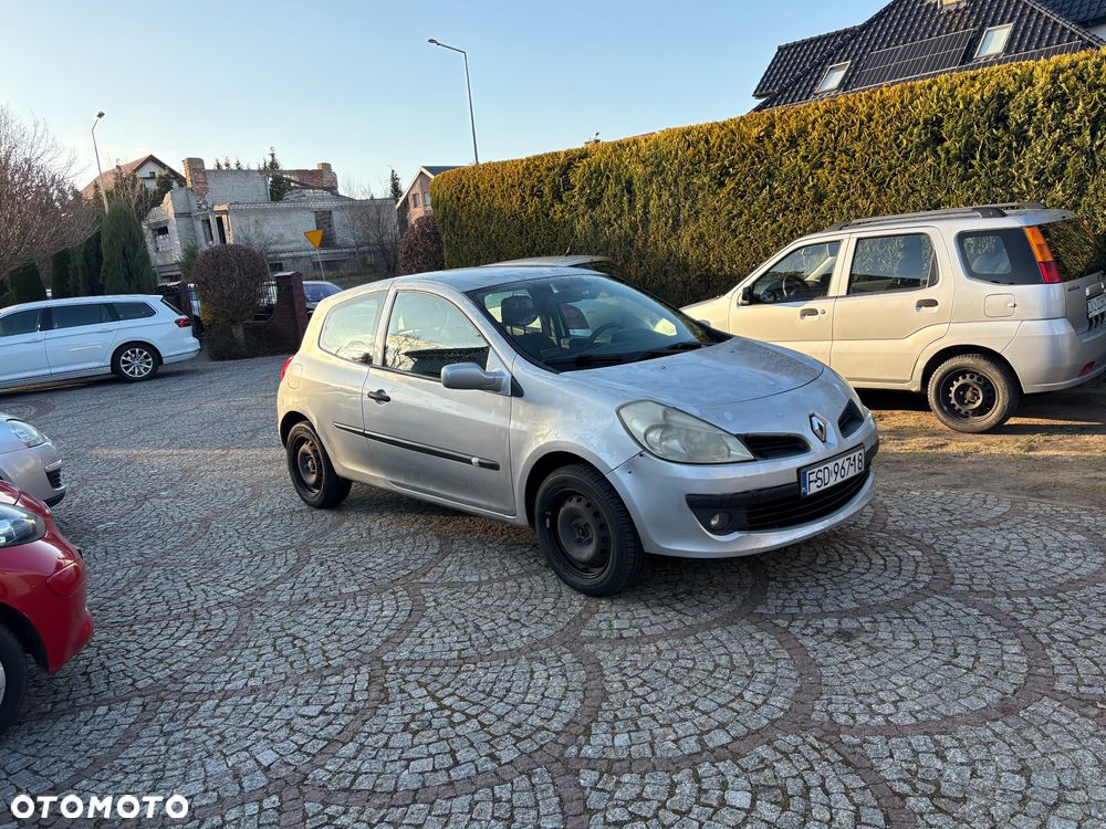 Renault Clio 1.2 16V Campus - 10