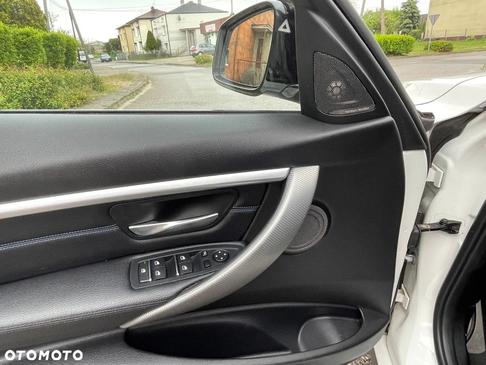 BMW Seria 3 330e iPerformance M Sport - 26