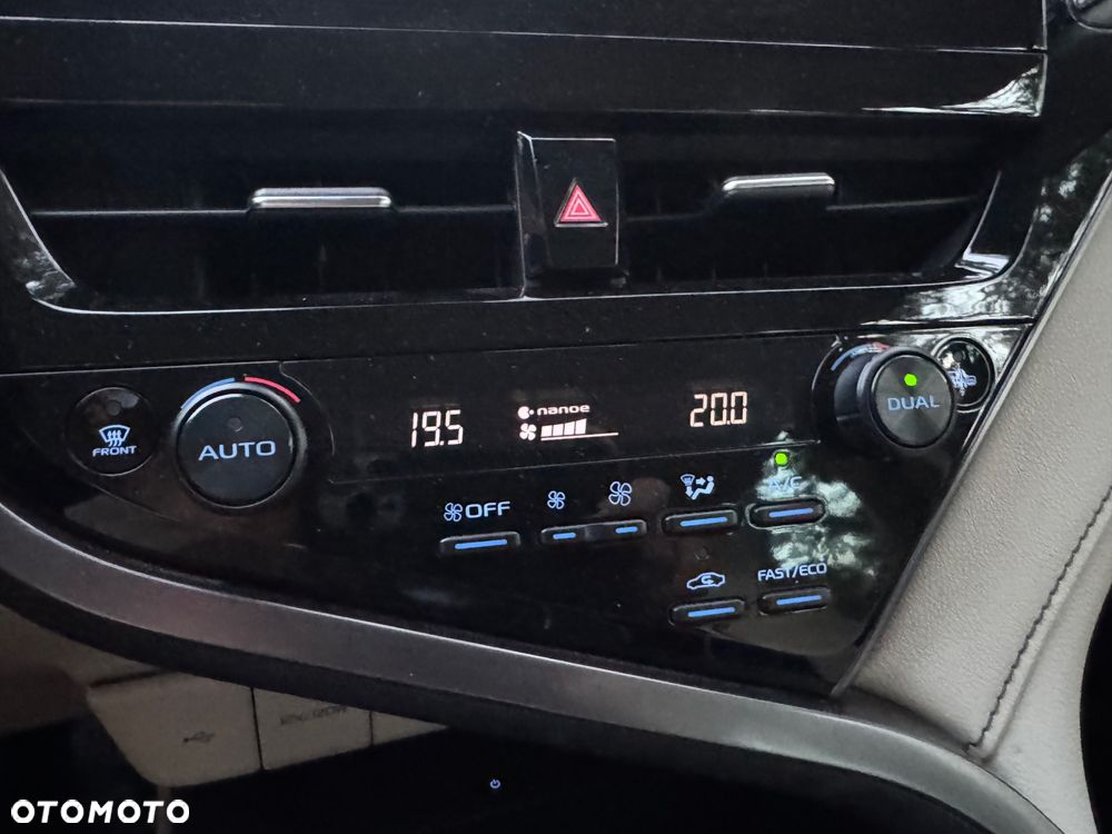 Toyota Camry 2.5 Hybrid Executive CVT - 33
