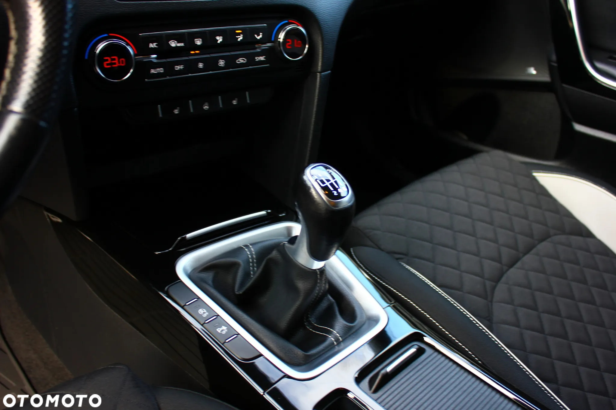 Kia ProCeed 1.4 T-GDI GT Line - 27