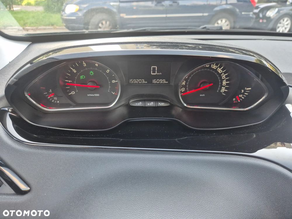 Peugeot 208 1.2 PureTech Allure - 18
