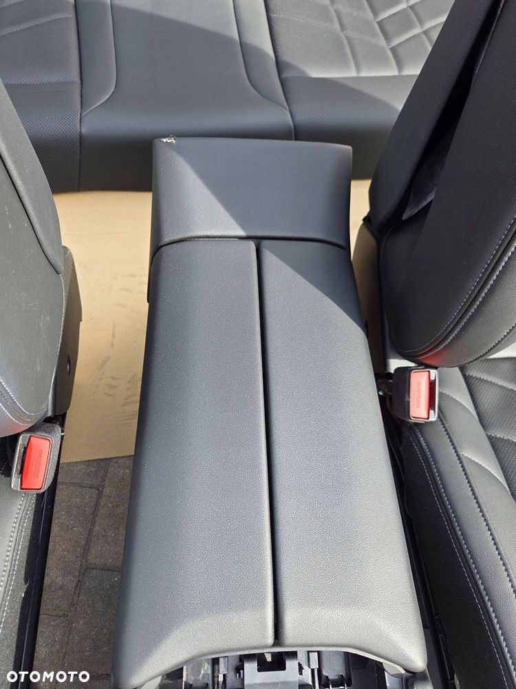 bmw 5 g60 fotele kanapa boczki komplet wnętrze - 8