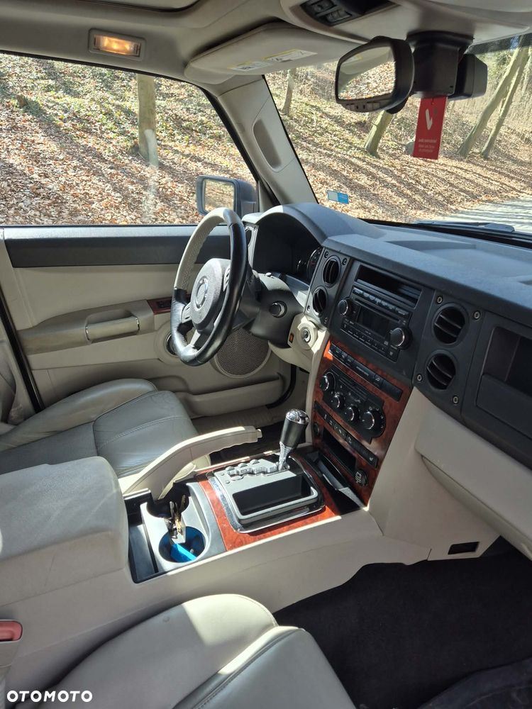 Jeep Commander 5.7 V8 Limited - 11