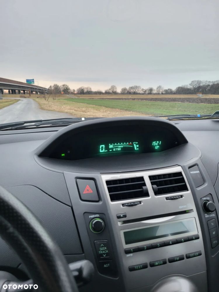 Toyota Yaris - 12