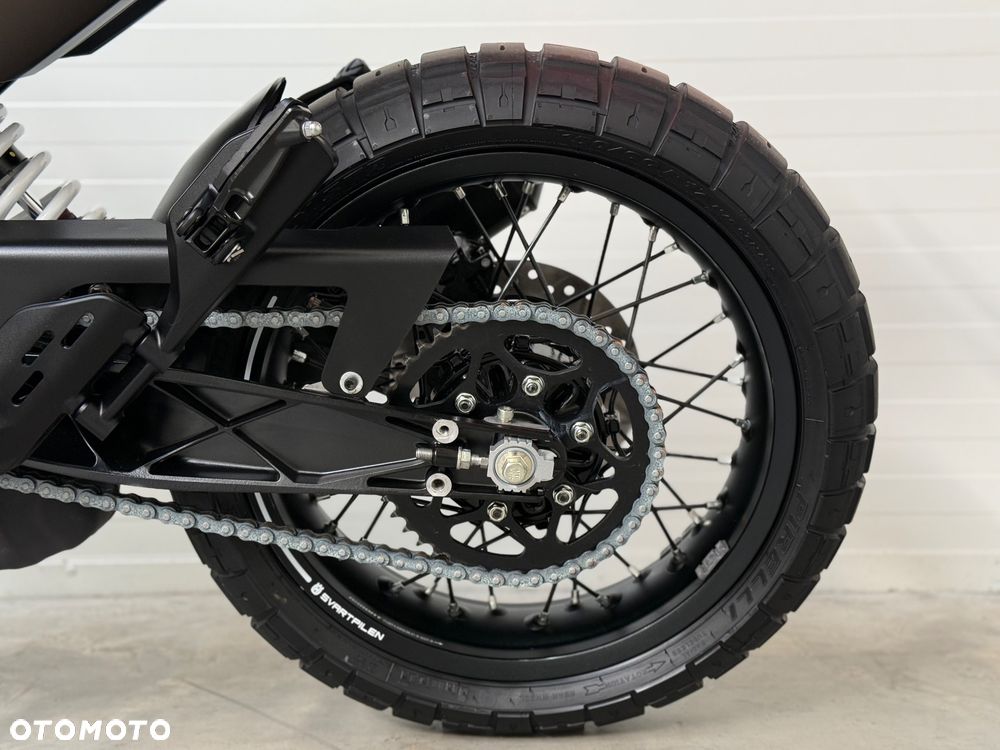 Husqvarna Svartpilen - 33