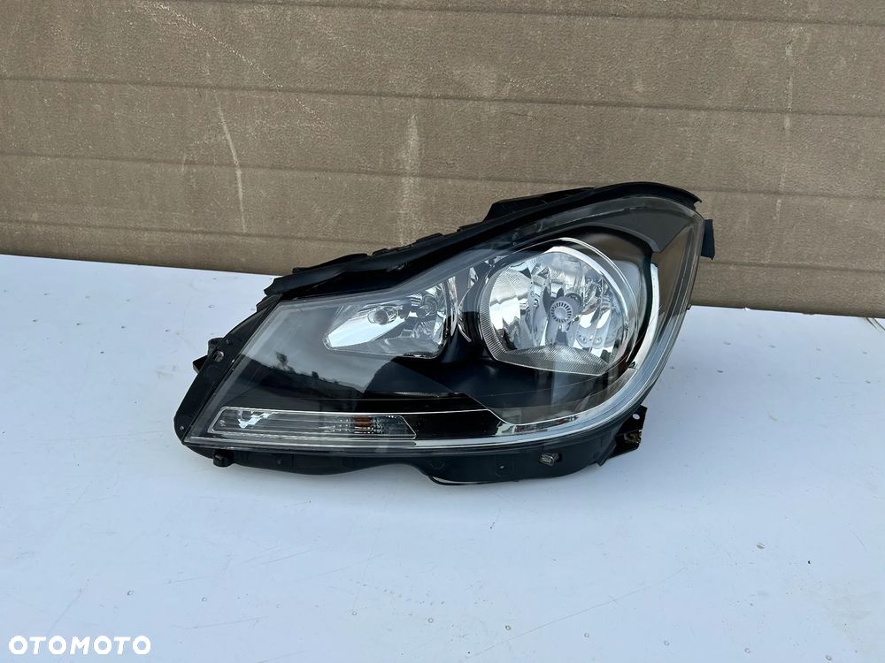 MERCEDES C KLASA C-KLASA W204 A204 LAMPA PRZÓD PRZEDNIA LEWA