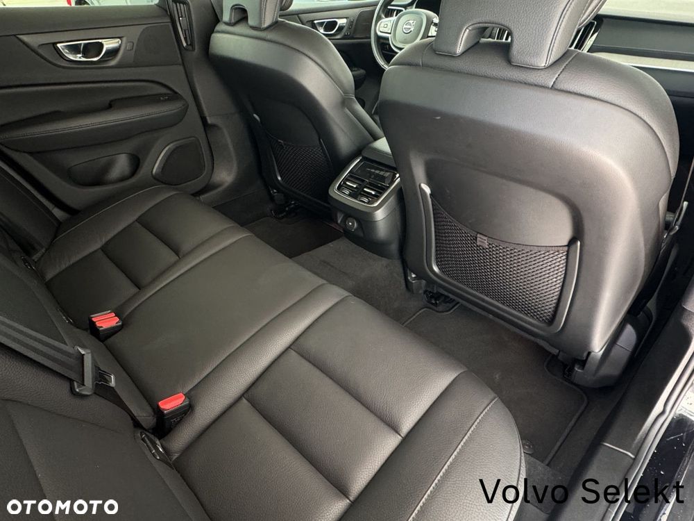 Volvo V60 Cross Country - 25