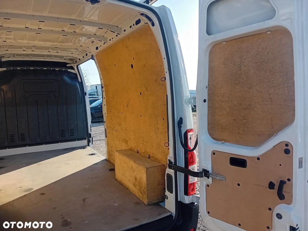 Nissan NV 400 - 11