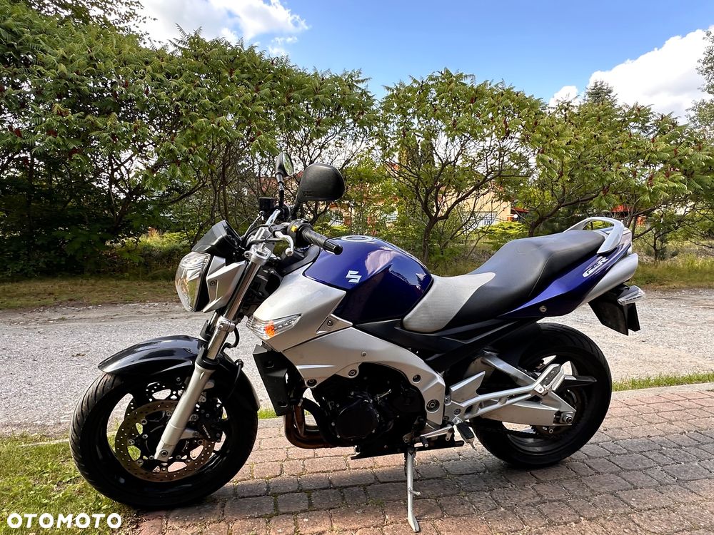 Suzuki GSR - 3