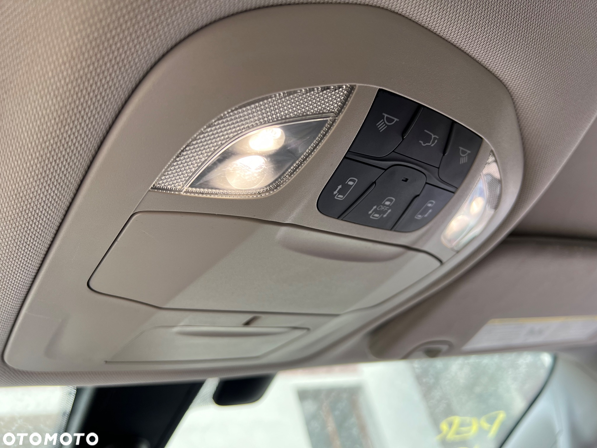 Chrysler Pacifica - 17