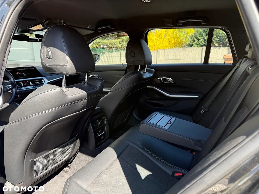 BMW Seria 3 318d MHEV - 8