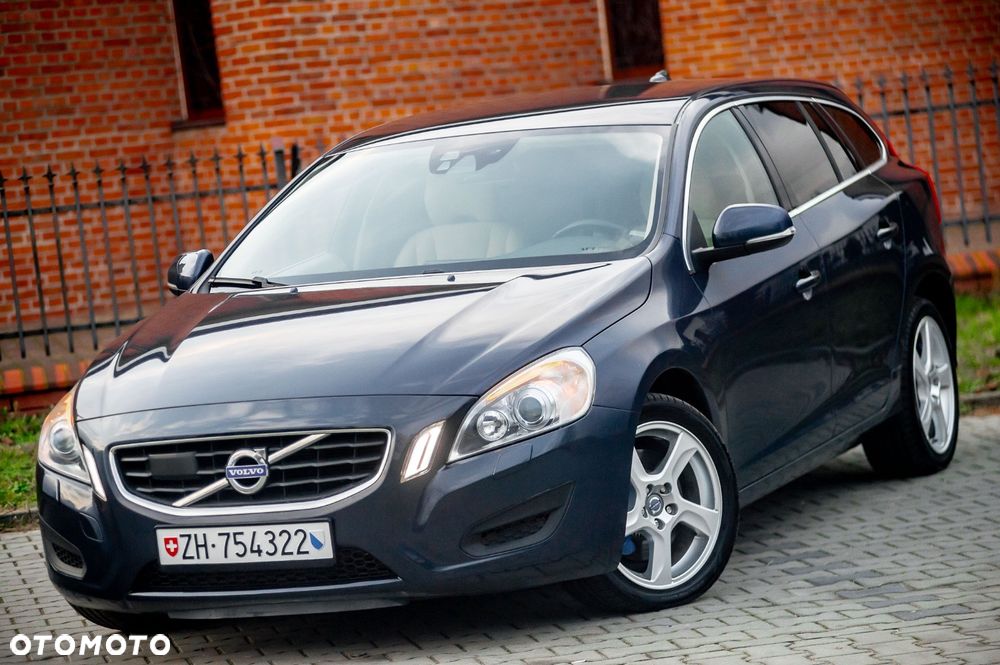 Volvo V60 T6 AWD Geartronic Momentum - 6