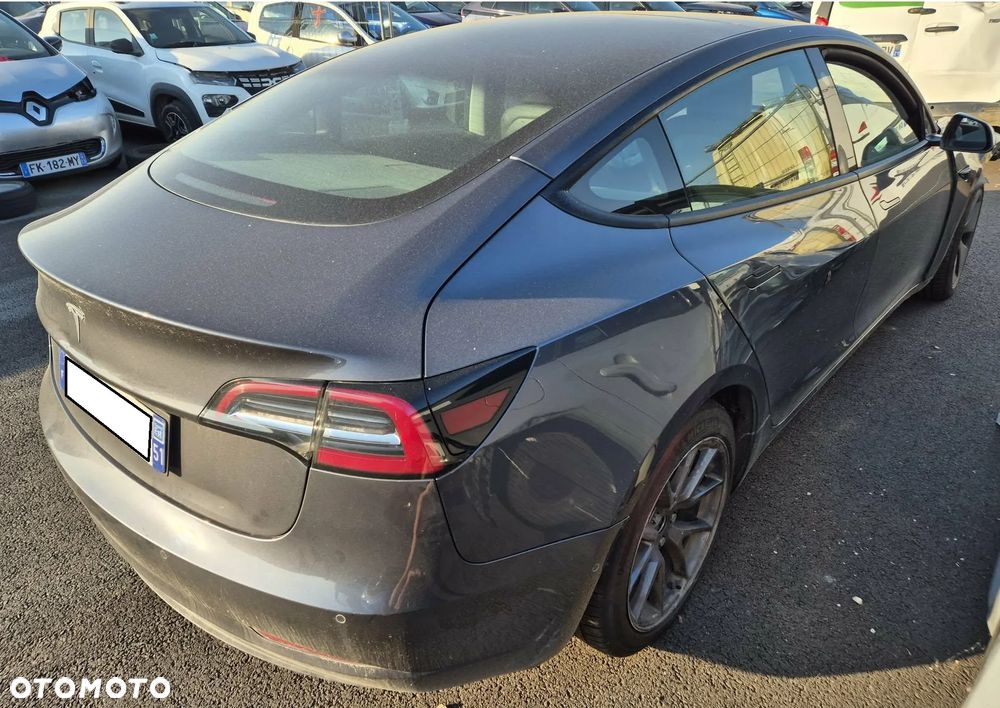Tesla Model 3 - 4