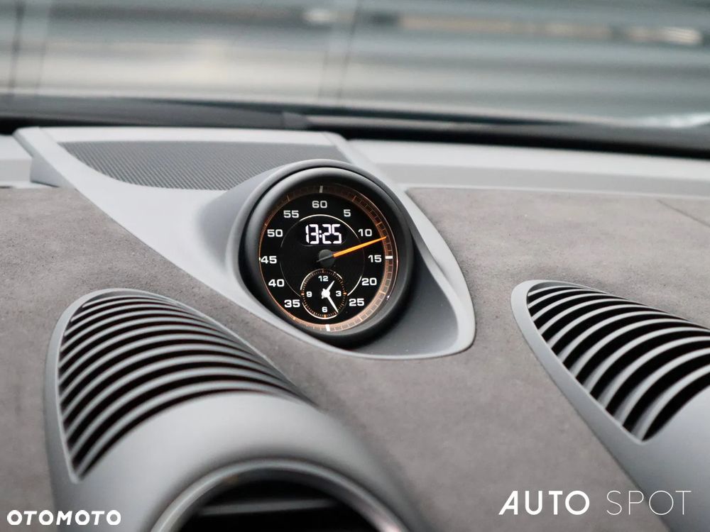 Porsche 718 Cayman GT4 RS - 36