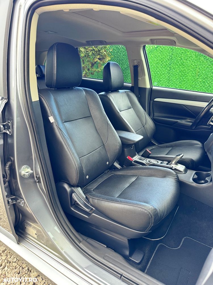 Mitsubishi Outlander 2.0 4WD Plug-In Hybrid Plus - 10