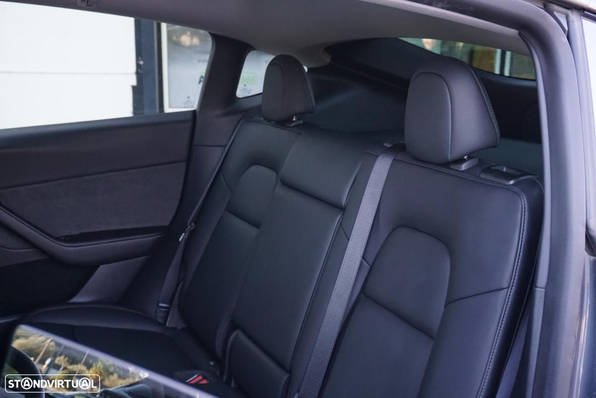 Tesla Model Y - 31