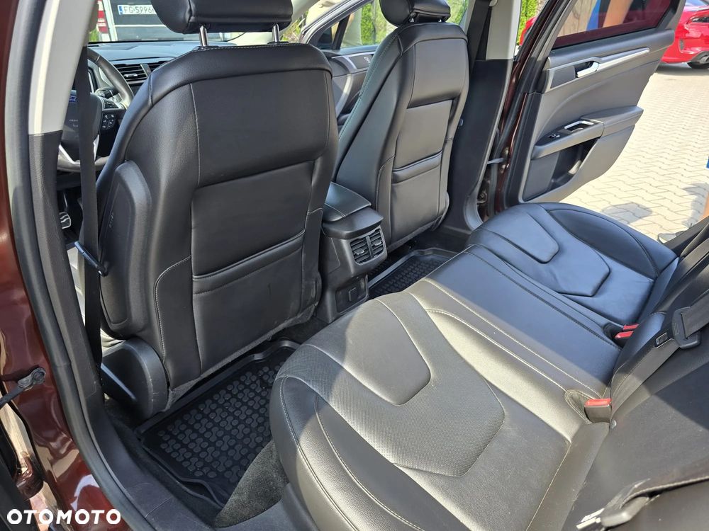 Ford Fusion - 26