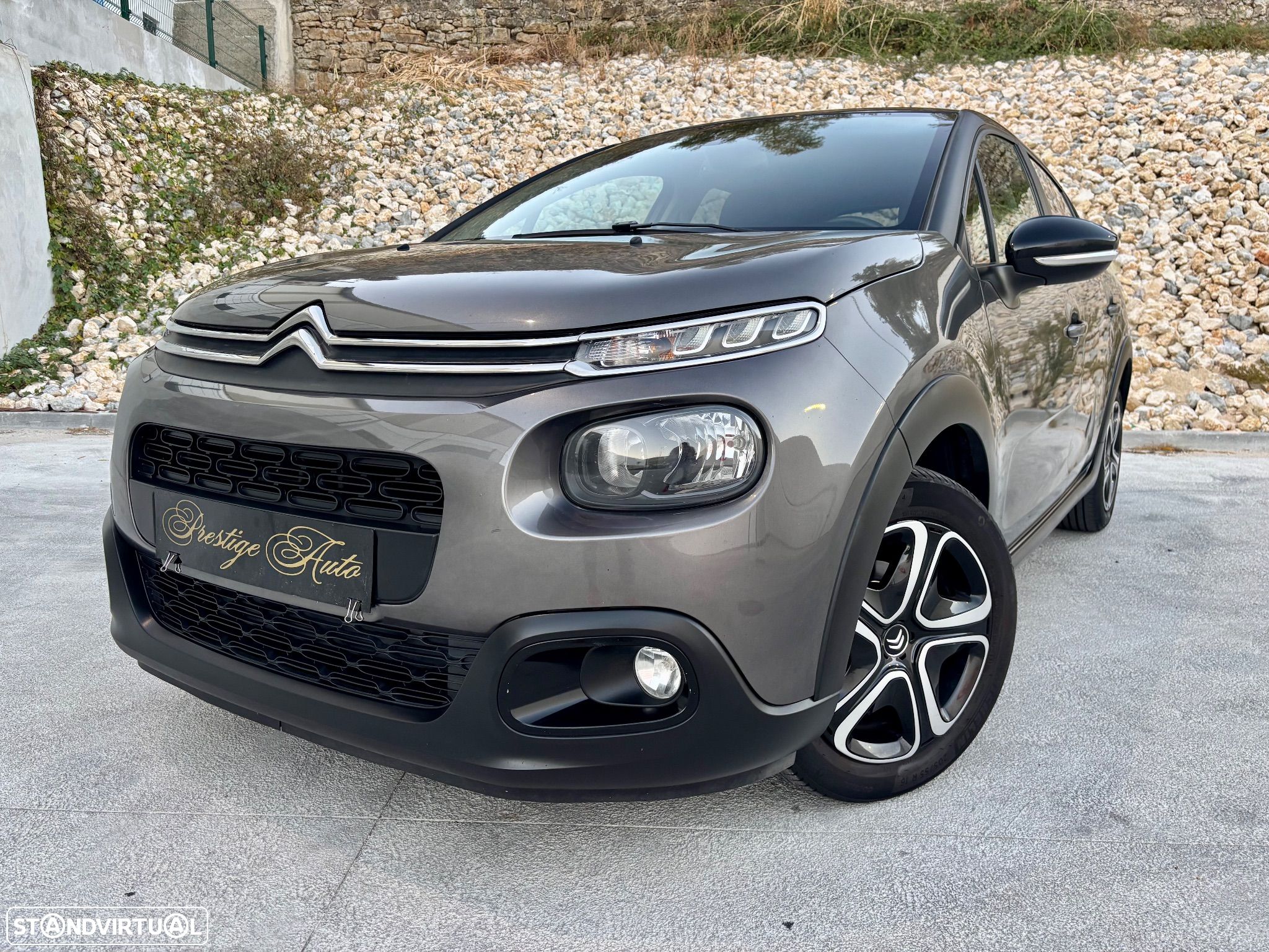 Citroën C3 1.2 PureTech Shine - 1