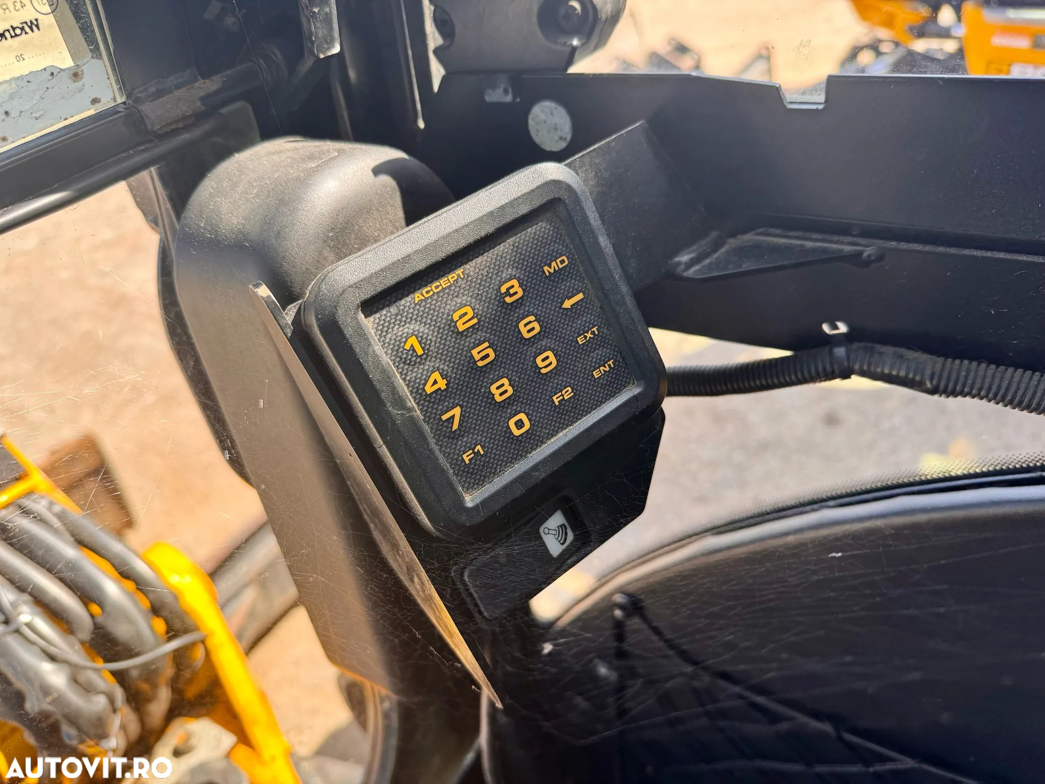 JCB 8026 - 5