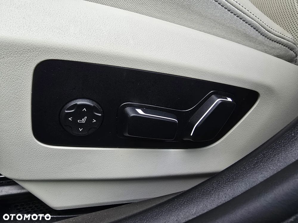 BMW Seria 5 520d xDrive - 24