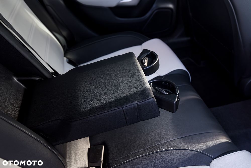 Mercedes-Benz CLA 250 4-Matic AMG Line - 22