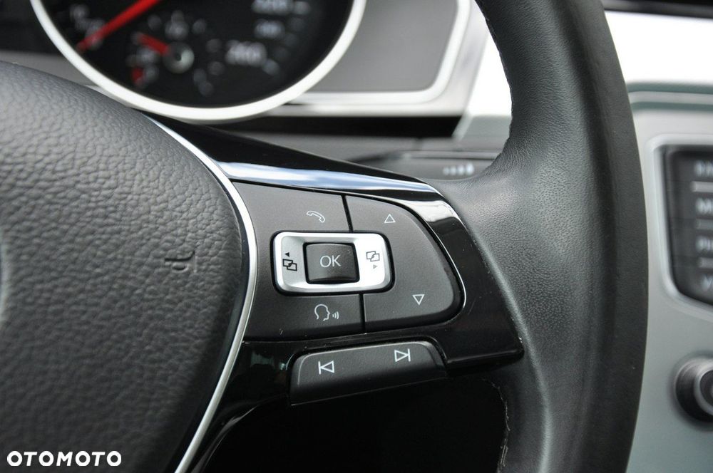 Volkswagen Passat - 15