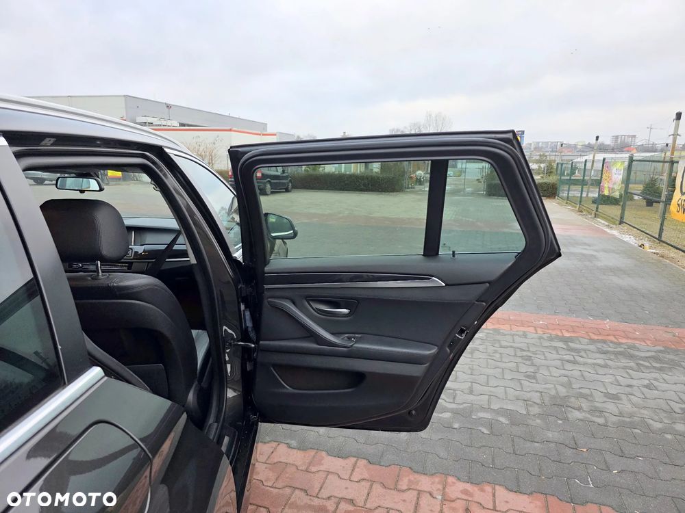 BMW Seria 5 518d Luxury Line - 11