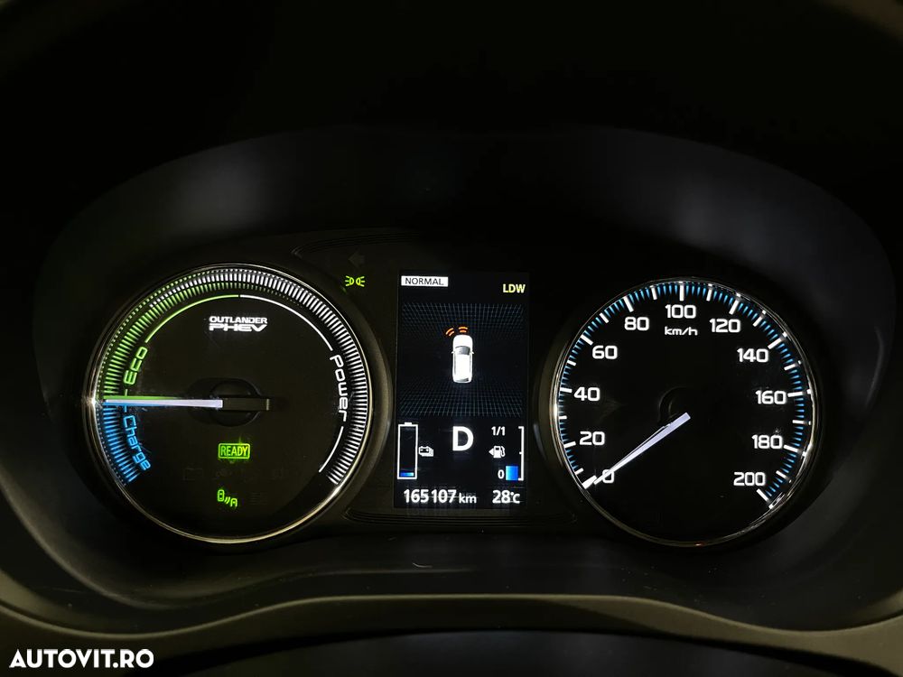 Mitsubishi Outlander 2.0 4WD Plus - 28
