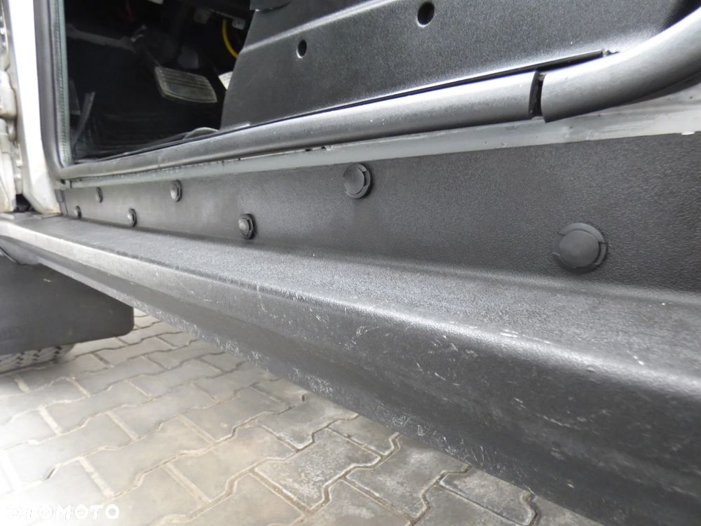 Land Rover Discovery - 25