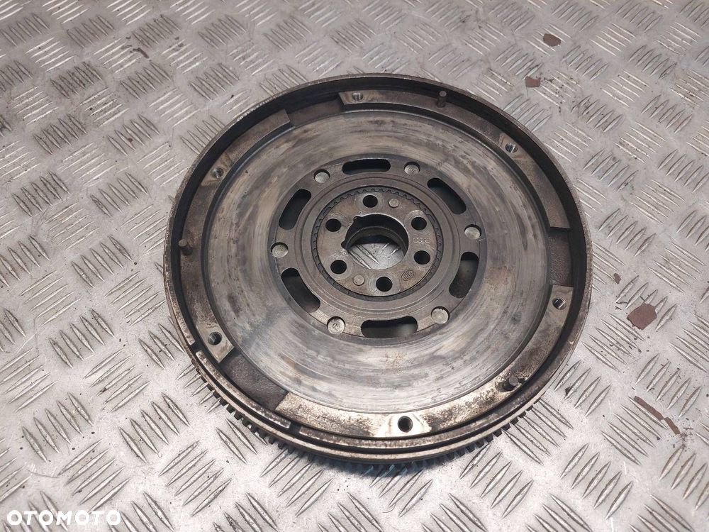 KOŁO DWUMASOWE AUDI A4 B5 1.8 20V - 1
