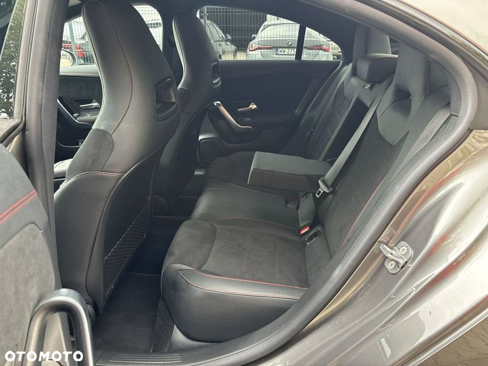 Mercedes-Benz CLA 200 7G-DCT - 19