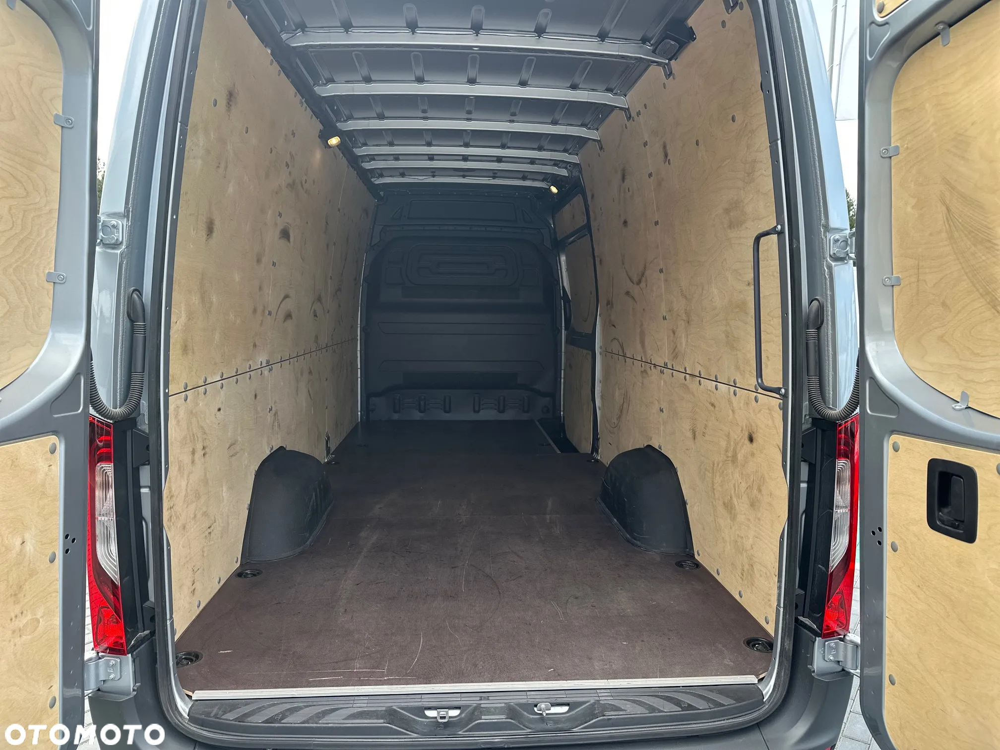 Mercedes-Benz Sprinter 317 - 18