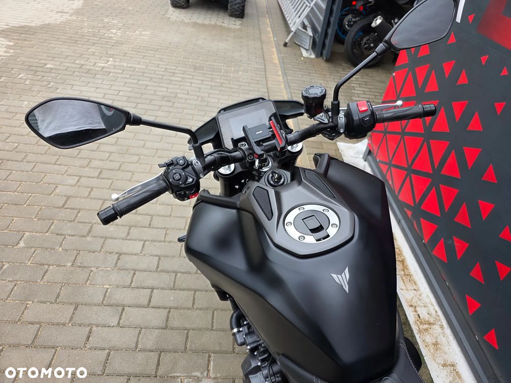 Yamaha MT - 17