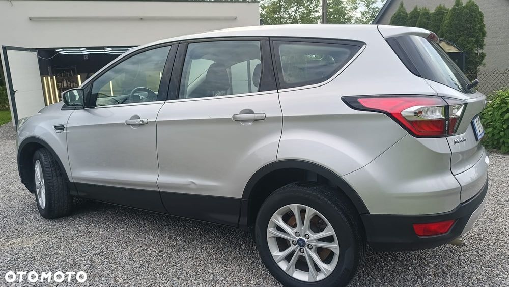 Ford Kuga 1.5 TDCi 2x4 Titanium - 6