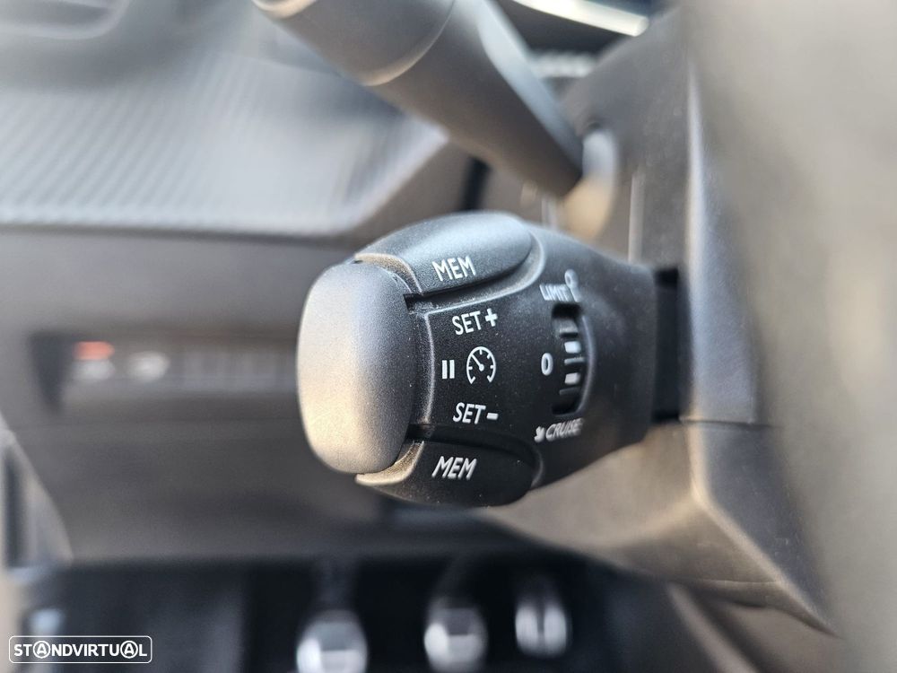 Peugeot 2008 1.2 PureTech GT - 38