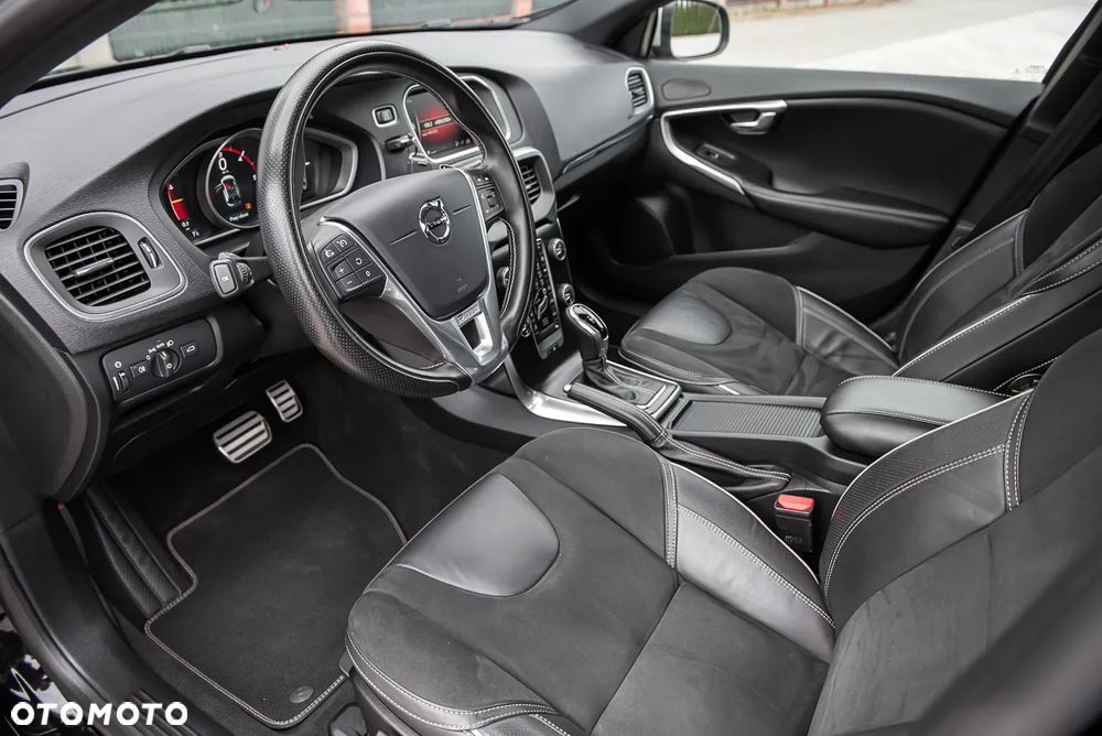 Volvo V40 D3 Geartronic RDesign - 16