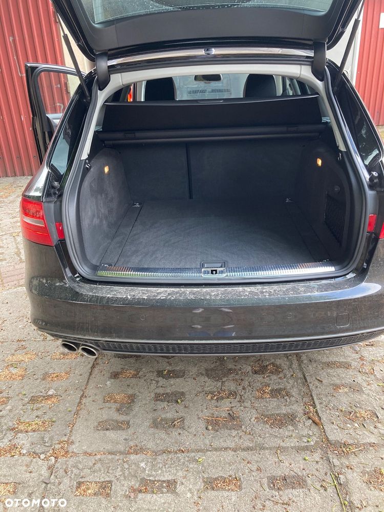 Audi A4 Avant 2.0 TDI DPF clean diesel quattro S tronic S line Sportpaket - 11