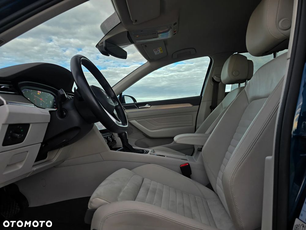 Volkswagen Passat Variant 2.0 TDI EVO Elegance DSG - 17