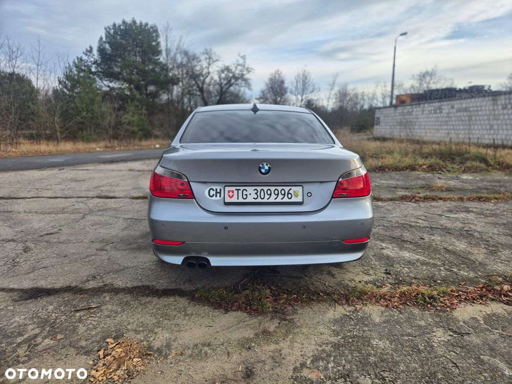 BMW Seria 5 525xi - 10