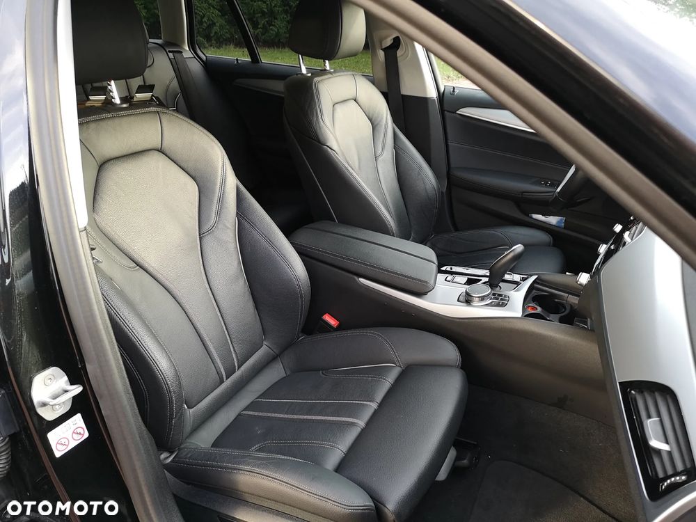 BMW Seria 5 520d Sport Line - 17