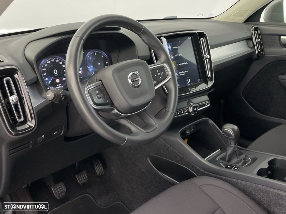 Volvo XC 40 2.0 D3 Momentum — fotografia 16