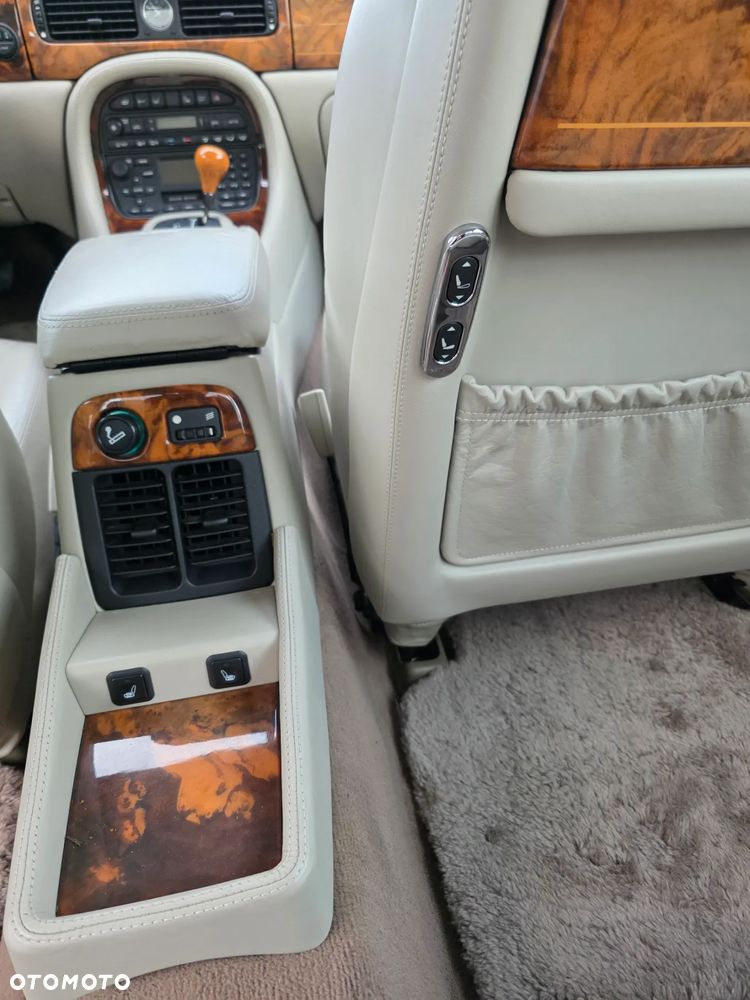 Jaguar Daimler 8 - 24