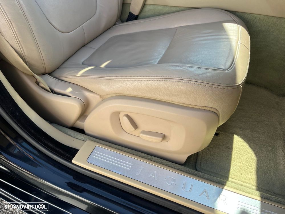 Jaguar XF 3.0 D V6 Premium Luxury - 32