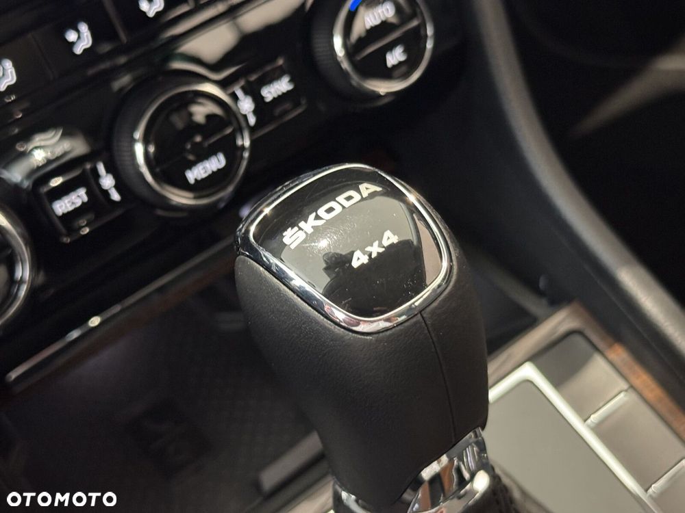 Skoda Superb 2.0 TDI SCR 4x4 Scout DSG - 31
