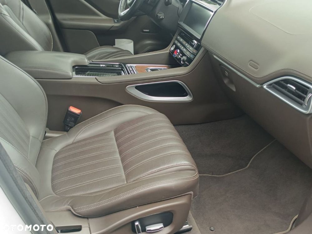 Jaguar F-Pace - 26