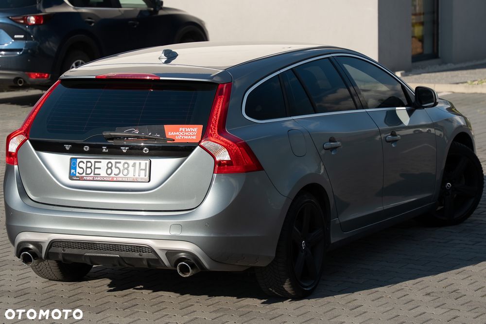 Volvo V60 D4 R-Design - 12
